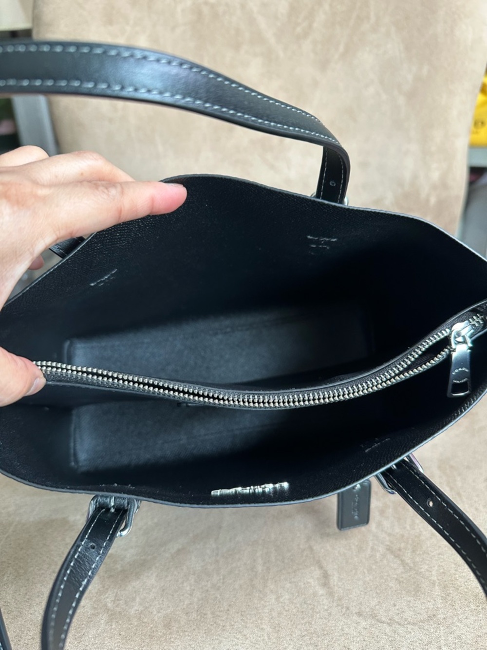 #92. Coach Mollie Tote 25 Heart Bolt Print 2-Way Bag CW435 Black New with Tag - Picture 9 of 13